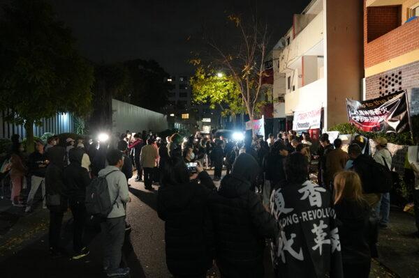 Sydneysiders held a candlelight memorial event in front of the Chinese Consulate to commemorate the 34th anniversary of June 4 Massacre. (Tom Yu/The Epoch Times)