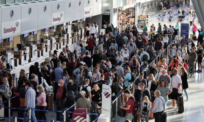 Airlines Say Ready to Avoid Repeat of Summer Travel Chaos