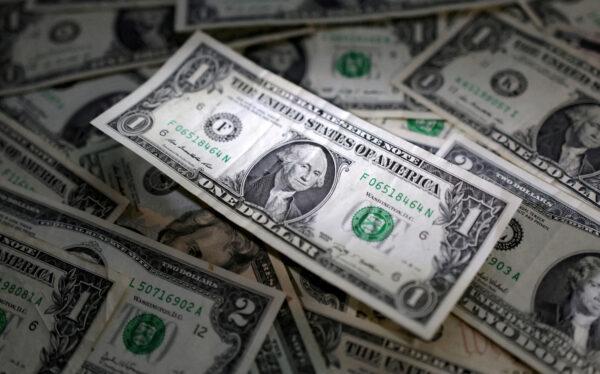 Dollar Dips as Rally Peters Out, Most PMI Data Adds to Market Optimism