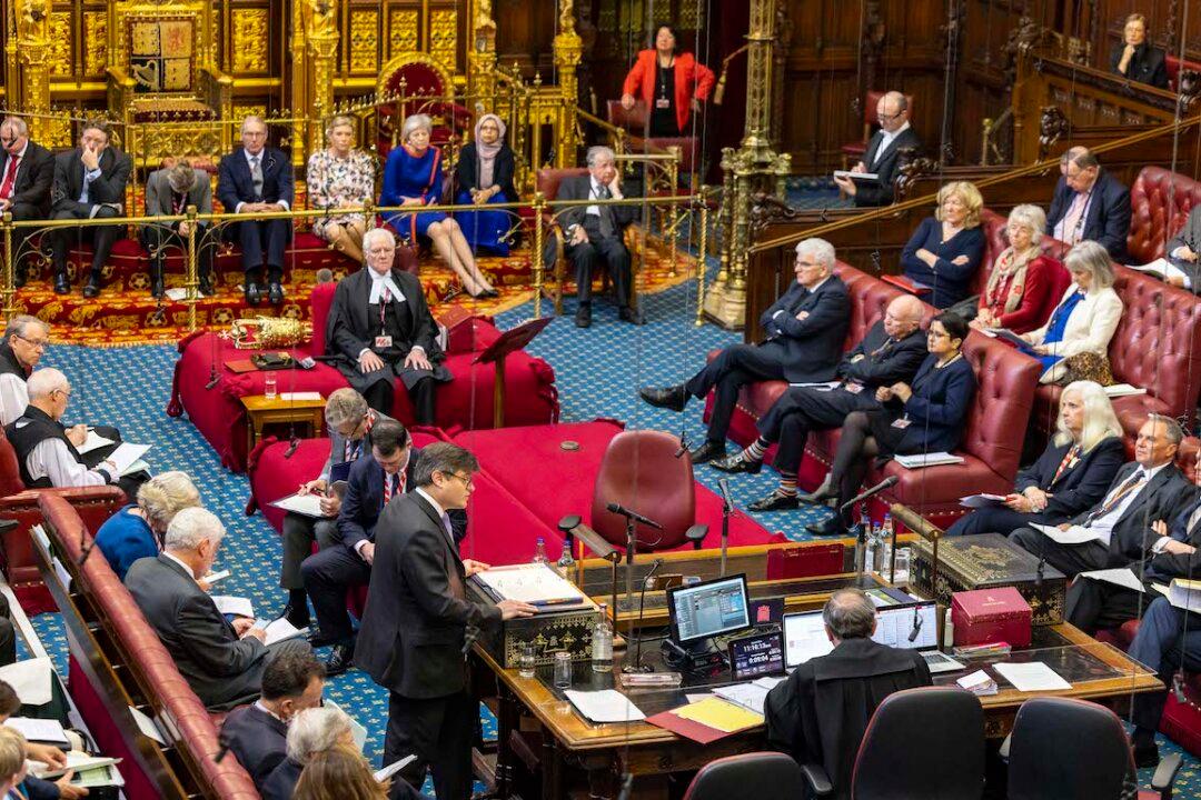 Sunak Urged to Cap Number of Peers and End Resignation Honours
