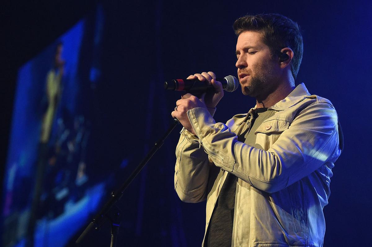 Singer-songwriter Josh Turner performing at the Bridgestone Arena in Nashville in 2017. (Rick Diamond/Getty Images)