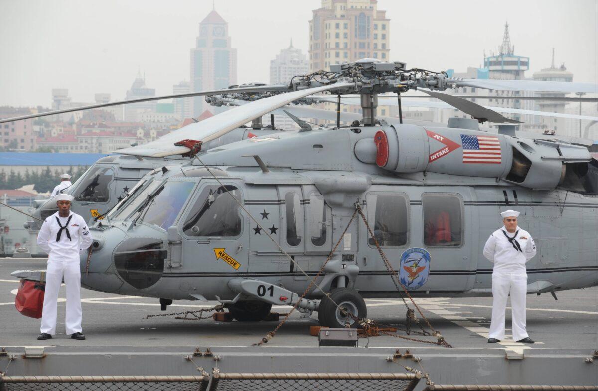 A helicopter stops on the U.S. lead ship USS Blue Ridge in Qingdao, Shandong Province, China, on Aug. 5, 2014. (Getty Images)