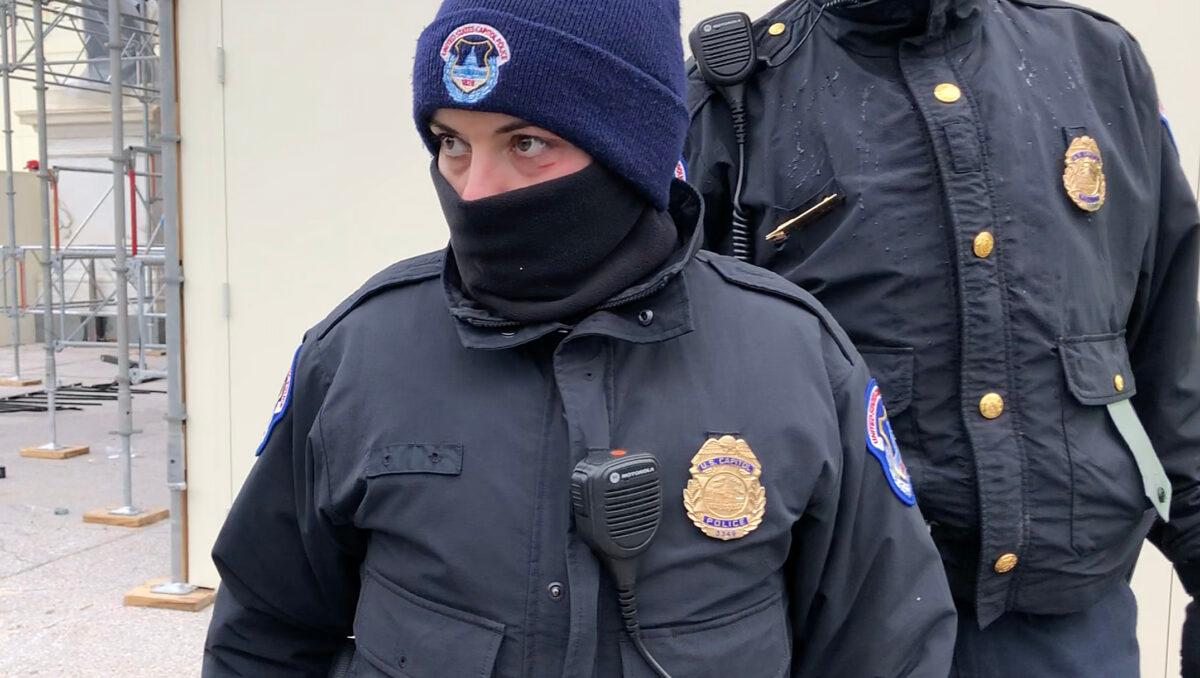 A U.S. Capitol Police officer at the police barrier on the Capitol's west front on Jan. 6, 2021. (Steve Baker/Special to The Epoch Times)