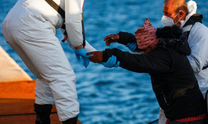 Italy Rescues 1,400 Illegal Immigrants in the Ionian Sea