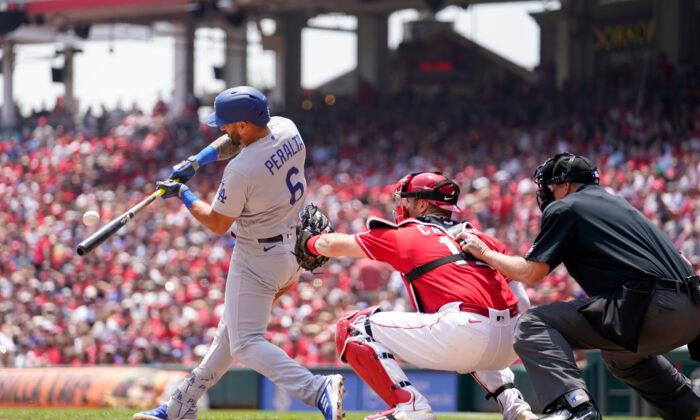 Clayton Kershaw Strikes out 9 in Dodgers’ 6–0 Win Over Reds