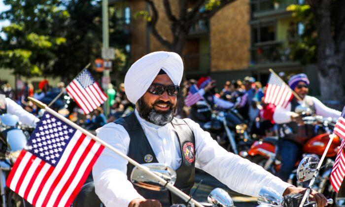 California Bill Would Allow Sikhs to Ride Motorcycles Without a Helmet