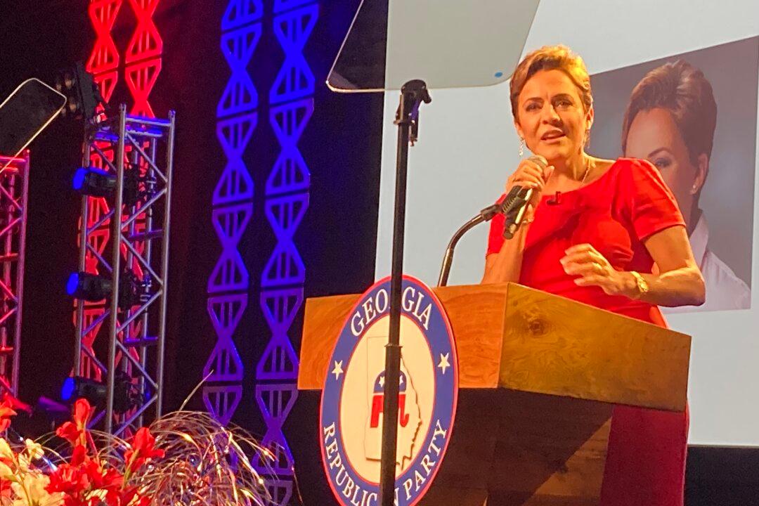 Kari Lake Urges Georgia GOP: Fight for Secure Elections–and for Trump, Despite Federal Indictment