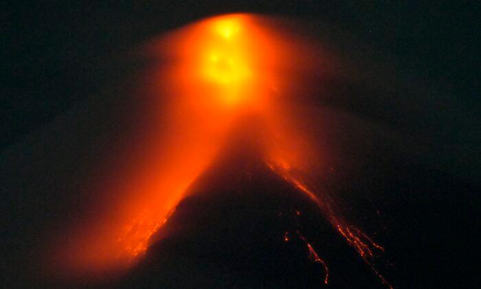 Philippines’ Mayon Volcano Spews Lava Down Its Slopes in Gentle Eruption Putting Thousands on Alert