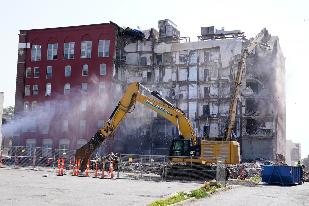 Crews Begin Demolishing Remains of Collapsed Iowa Building