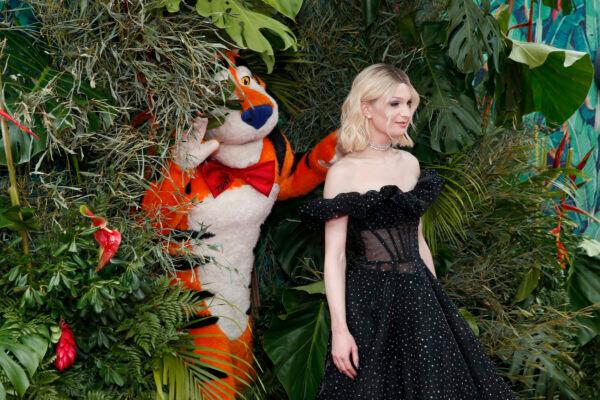 Tony the Tiger and Dylan Mulvaney attend the 76th Annual Tony Awards at United Palace Theater in New York City, on June 11, 2023. (Dominik Bindl/Getty Images)