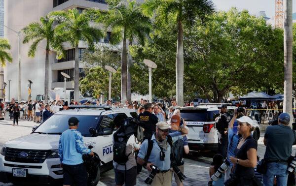Protesters and members of the media gather outside The Wilkie D. Ferguson Jr. United States Courthouse in Miami, Florida, June 13, 2023. (REUTERS/Marco Bello)