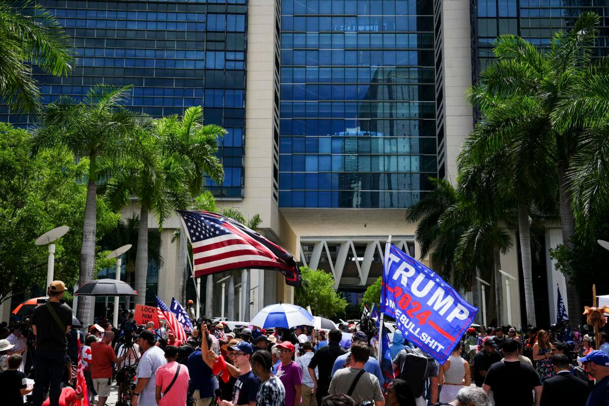 Protesters stand in front of the Wilkie D. Ferguson, Jr. federal courthouse ahead of former President Donald Trump’s court appearance in Miami, Fla., on June 13, 2023. (Madalina Vasiliu/The Epoch Times)