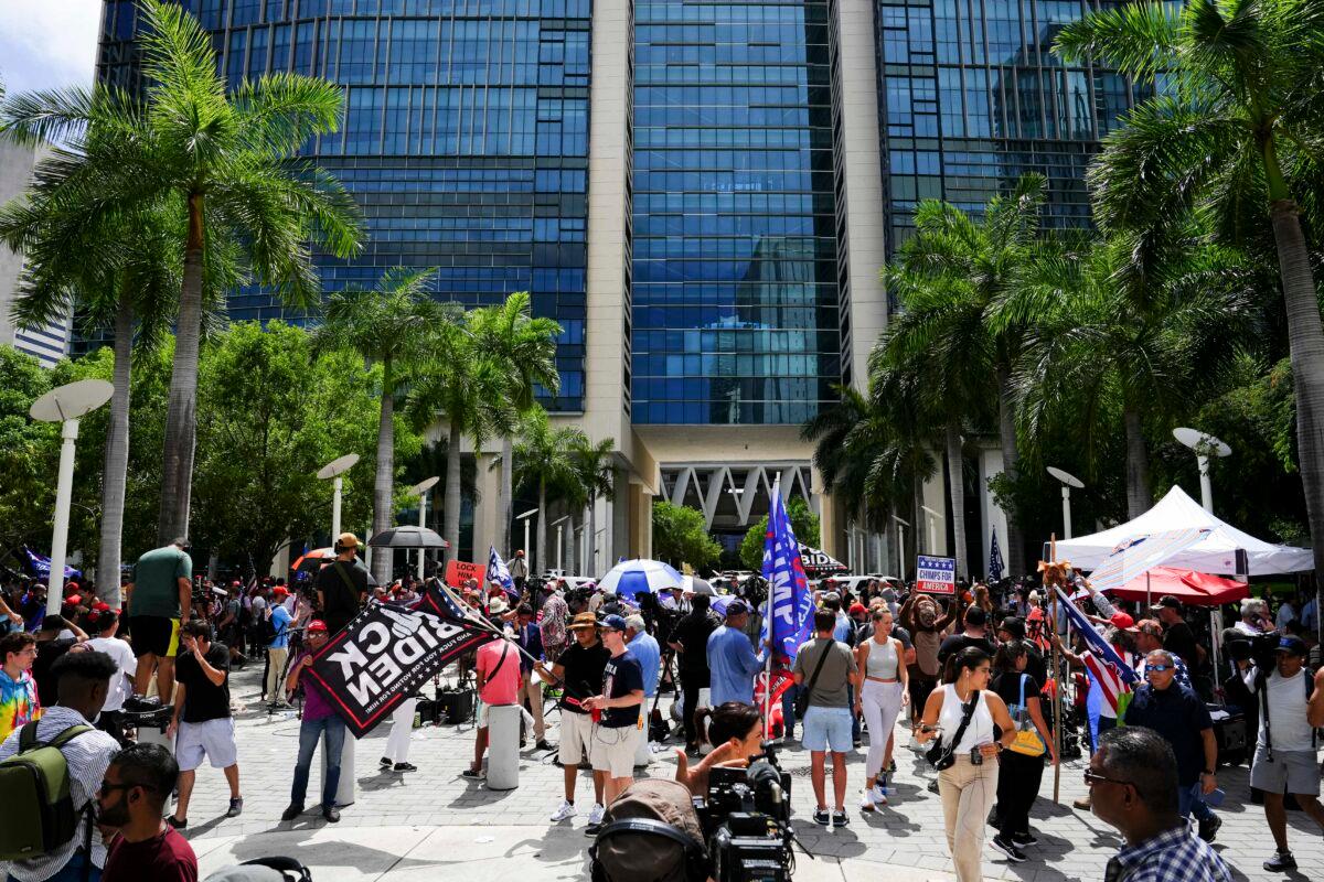 Protestors stand in front of the Wilkie D. Ferguson, Jr. federal courthouse ahead of former President Donald Trump’s court appearance in Miami, Fla., on June 13, 2023. (Madalina Vasiliu/The Epoch Times)