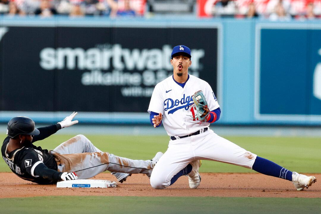 Dodgers Down White Sox to Open Homestand