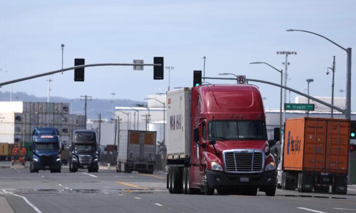 Biden Vetoes GOP Measure to Roll Back EPA's Heavy-Duty Truck Pollution Rule