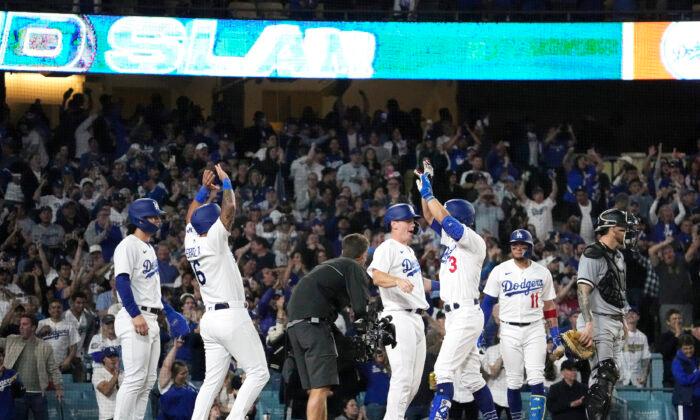 Freeman Wins It in the 11th as the Dodgers Edge the White Sox 5–4 to Salvage Series Victory