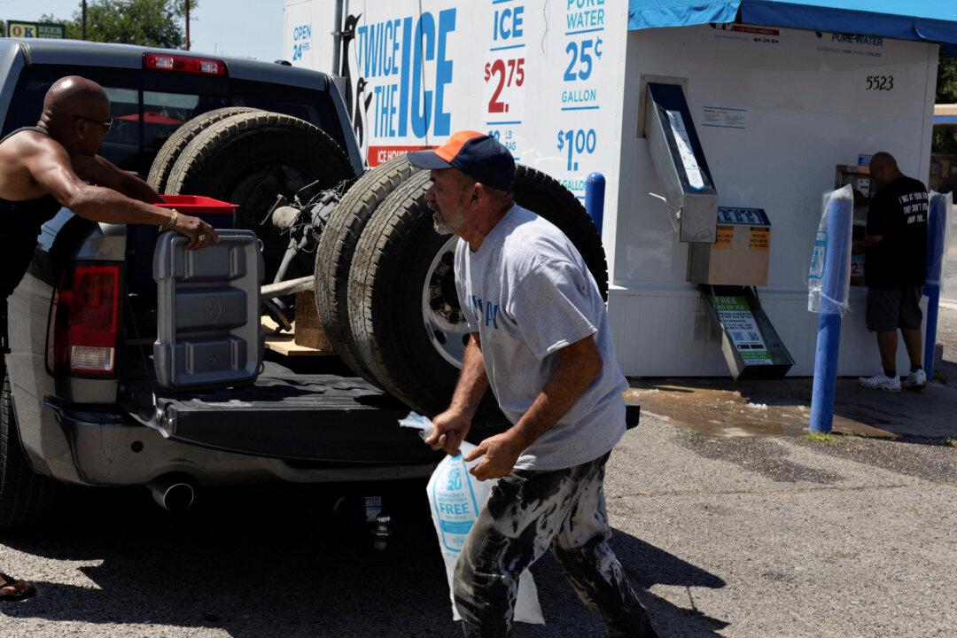 US South Faces Long, Hot Holiday Weekend After Tornadoes