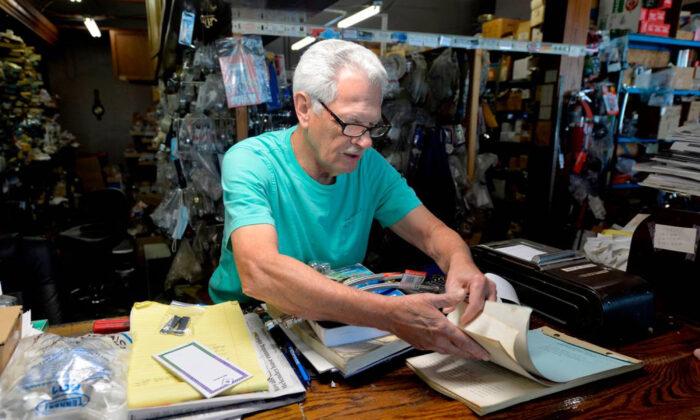 Missouri Business Sells Antique Toilets and Sinks Nationwide. But Owner Says It’s Time to Go