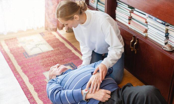 Know These Key Acupoints to Rescue From Fainting, Heart Attack, and Stroke