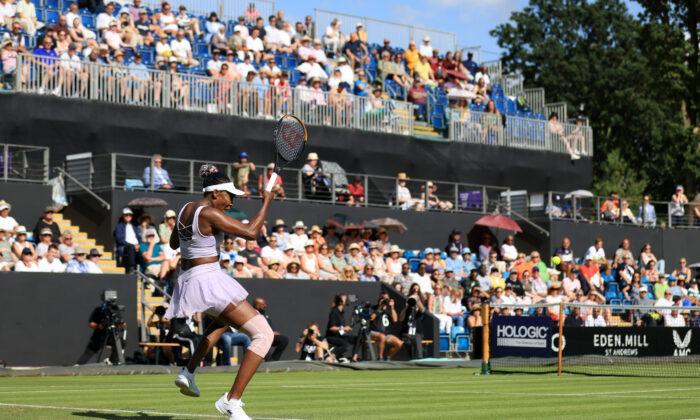 WTA Roundup: Venus Williams Wins Three-Setter in England