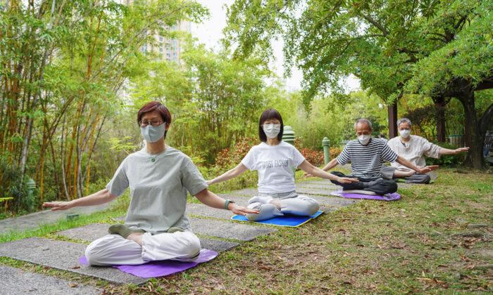 Hong Kong Woman Recovers From Terminal Uterine Cancer After Practicing Falun Dafa
