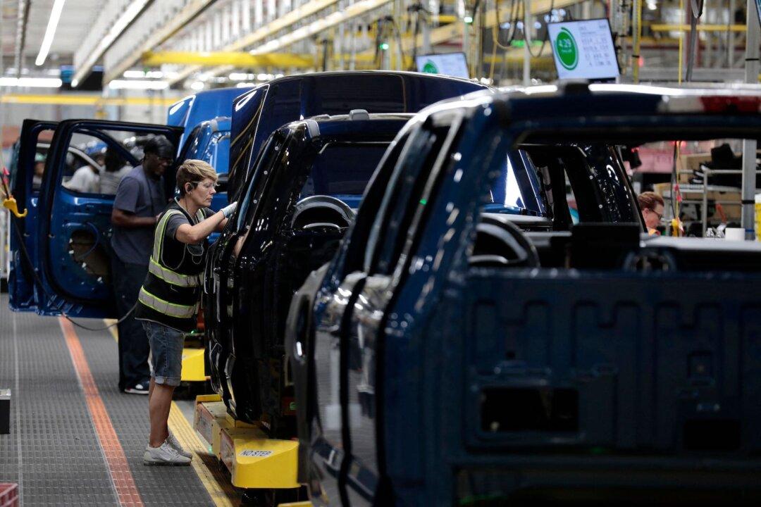 US Industrial Production Unexpectedly Falls in May After 2 Months of Gains