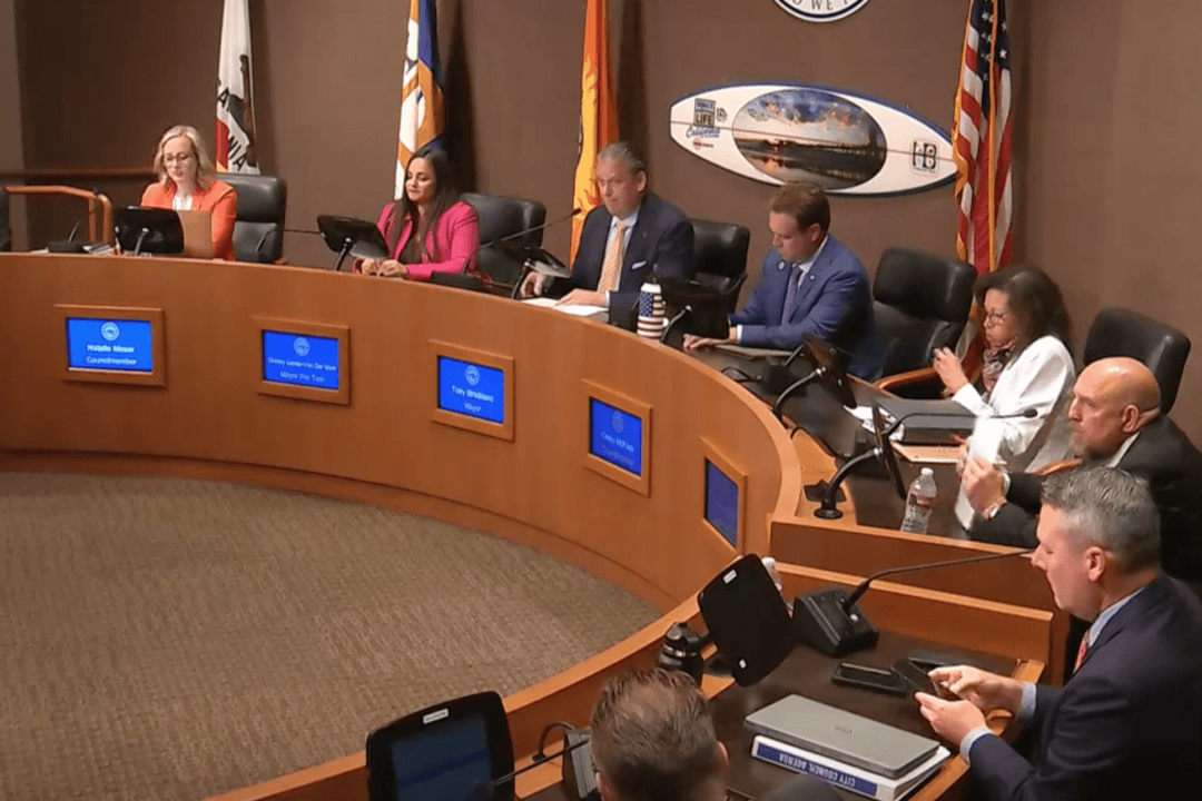 Huntington Beach Advances Ordinance Screening Children’s Library Books for ‘Obscene’ Content