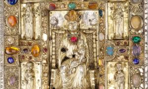 Centuries of Treasure Bindings: Books Adorned With Beauty