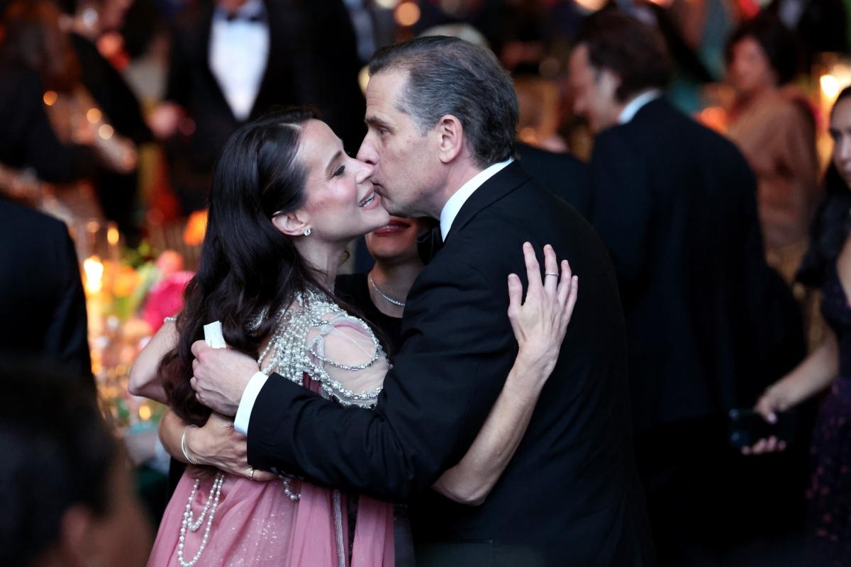 U.S. President Joe Biden's daughter Ashley Biden, left, greets the president's son Hunter Biden during a state dinner at the White House in Washington on June 22, 2023. (Anna Moneymaker/Getty Images)