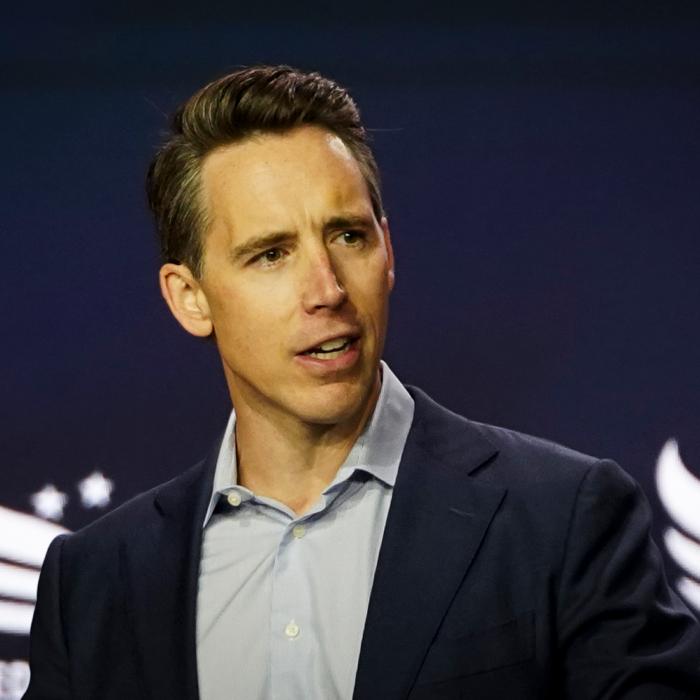 Sen. Hawley Warns DOJ and FBI Not to Destroy Documents
