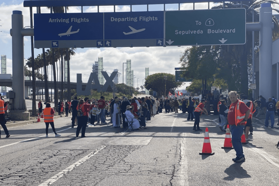 2 LA Council Members Among Those Arrested at Hospitality Worker Protest