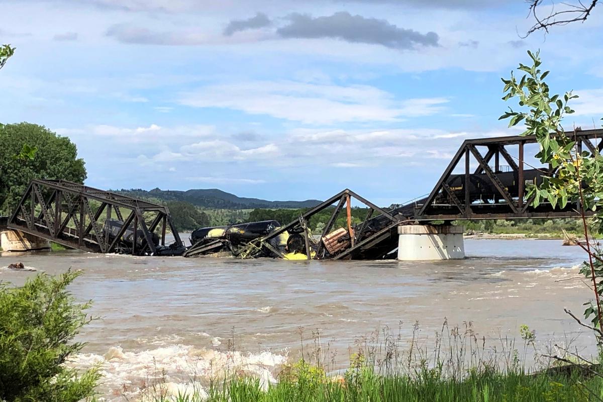 Regulators Say No Sign of Threat From Hazardous Railroad Cargo That Plunged Into Yellowstone River