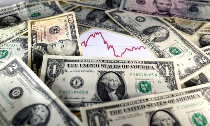 Dollar Drops as Traders Gear Up for Weak US Inflation