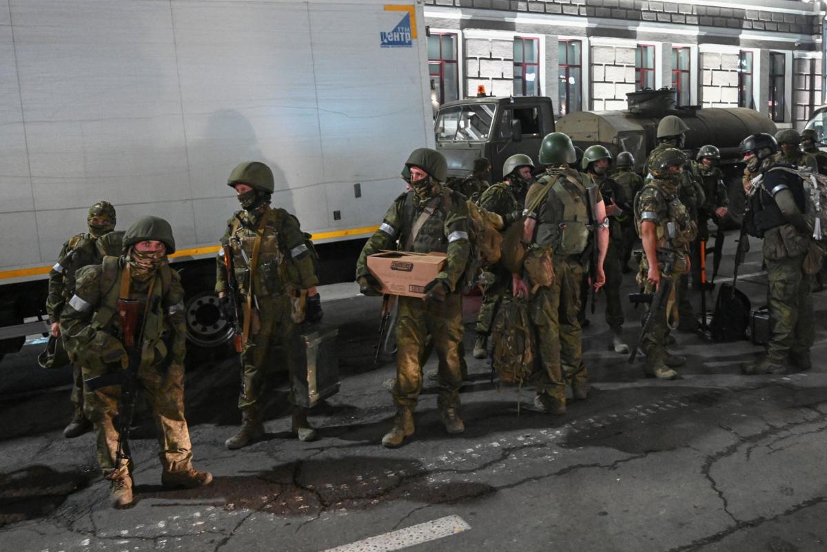 Fighters of Wagner private mercenary group pull out of the headquarters of the Southern Military District to return to base, in the city of Rostov-on-Don, Russia, June 24, 2023. (REUTERS/Stringer/File Photo)