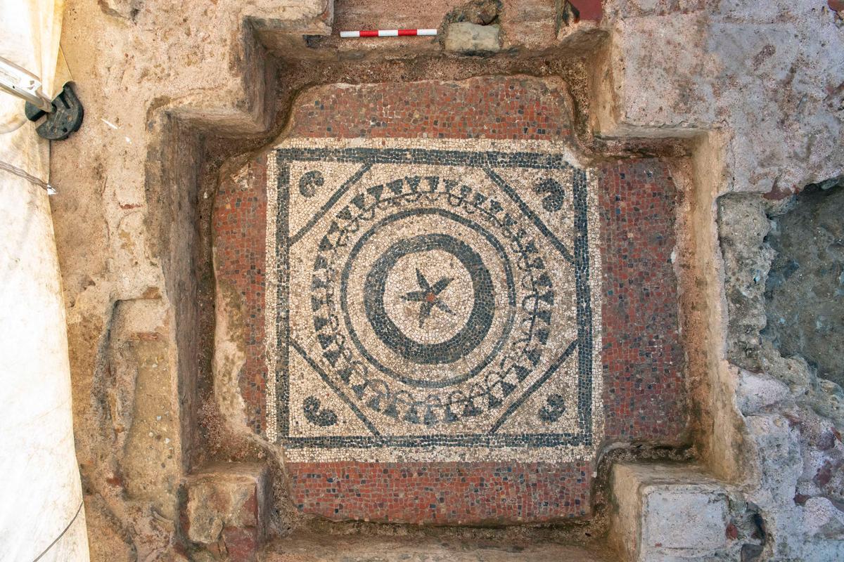 A second mosaic was found beneath the overlaying one in what once was a Roman mausoleum. (© MOLA)