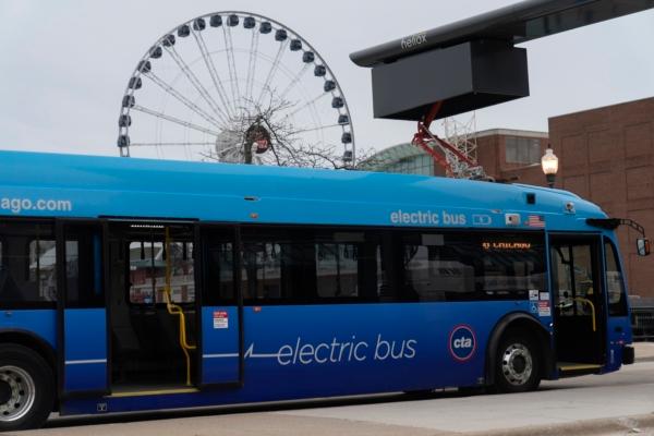 A Chicago Transit Authority electric bus charges at Navy Pier in Chicago on Feb. 14, 2023. (Erin Hooley/AP Photo)