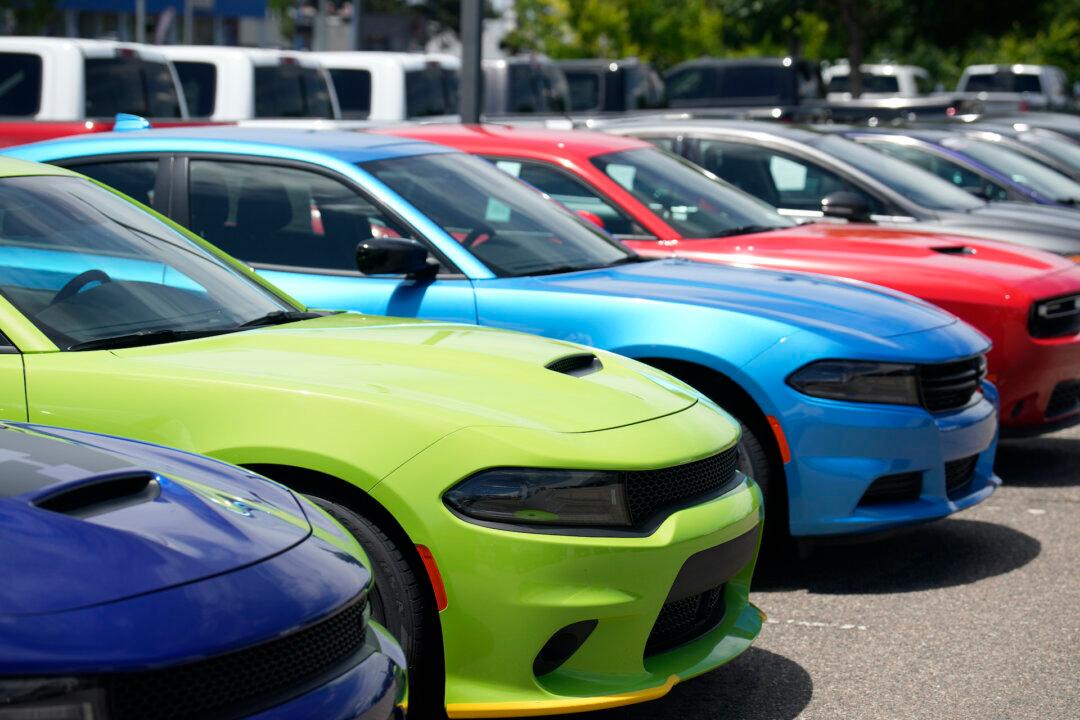 US Consumer Confidence Jumps to Highest Level Since Early 2022