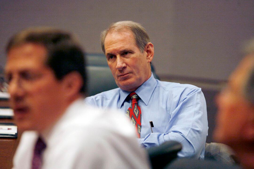 Billionaire JPMorgan Chase Board Member James Crown Dies in Car Accident Age 70