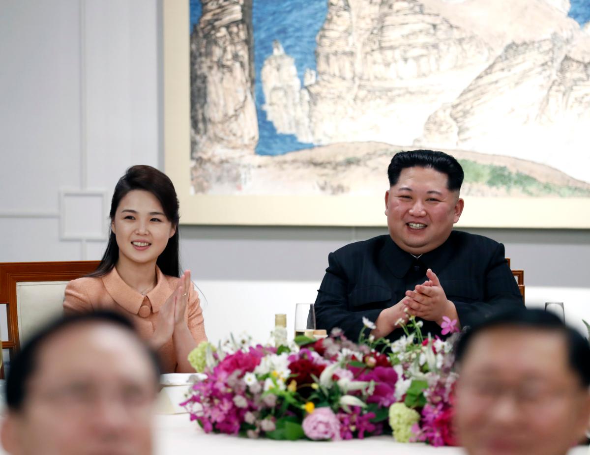 North Korean first lady Ri Sol-ju (L) and leader Kim Jong Un attend the Inter-Korean Summit dinner in Panmunjom, South Korea, on April 27, 2018. (Korea Summit Press Pool/Getty Images)