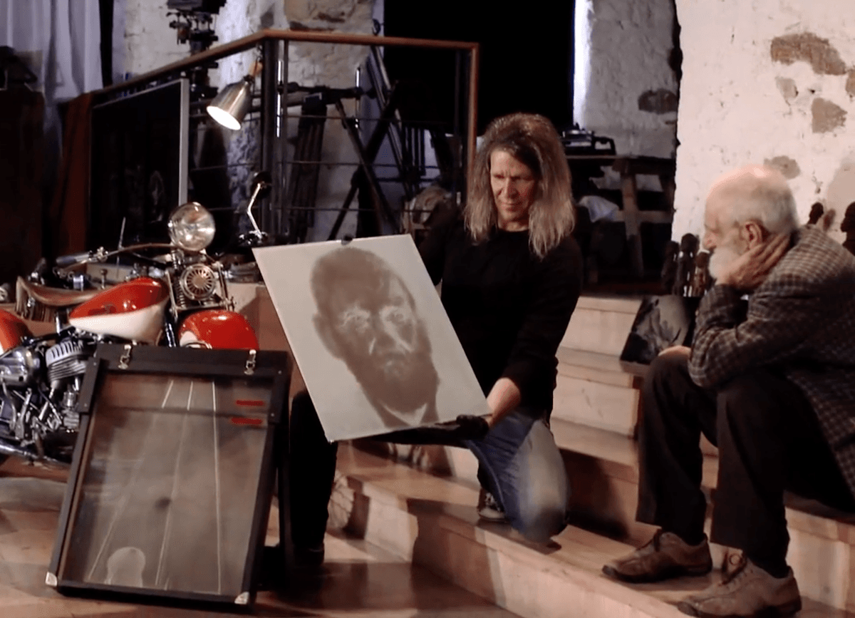 Mr. Moser shows 93-year-old mountain man Much his ambrotype portrait. (Courtesy of <a href="https://www.lightcatcher.it/en/">Lightcatcher</a>)