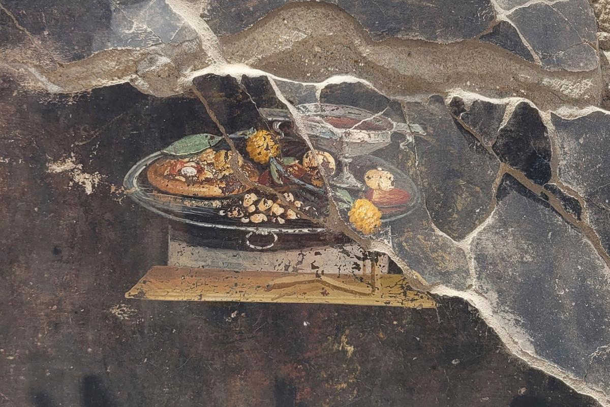 ‘Pizza’ Painting Found in Ancient Roman Ruins of Pompeii
