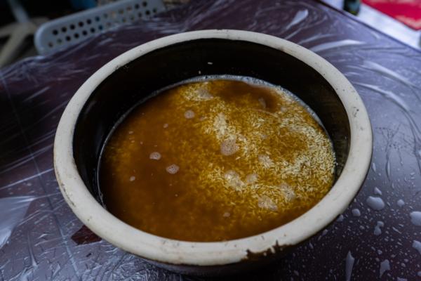 <span class="s1">Soaking in ash-water overnight allows the glutinous rice to absorb its essence fully and ready for dumpling wrapping the following day.</span> (Benson Lau/The Epoch Times)
