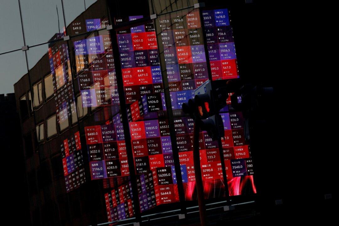 Stocks Shrug Off Inflation Angst, Yen Bows to Dollar