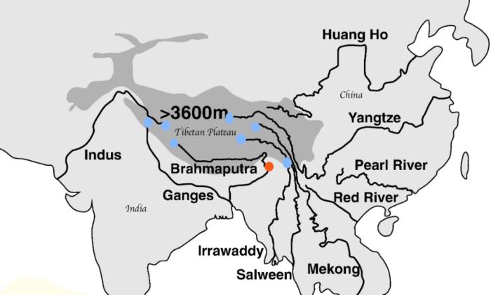 A map of the seven mighty Asian rivers (each indicated by a blue dot) that originate from the Tibetan plateau. The orange dot identifies the region where Yarlung Tsangpo (Brahmaputra) enters India in Arunachal Pradesh. This map is not on scale. (Adapted by Venus Upadhayaya/The Epoch Times)