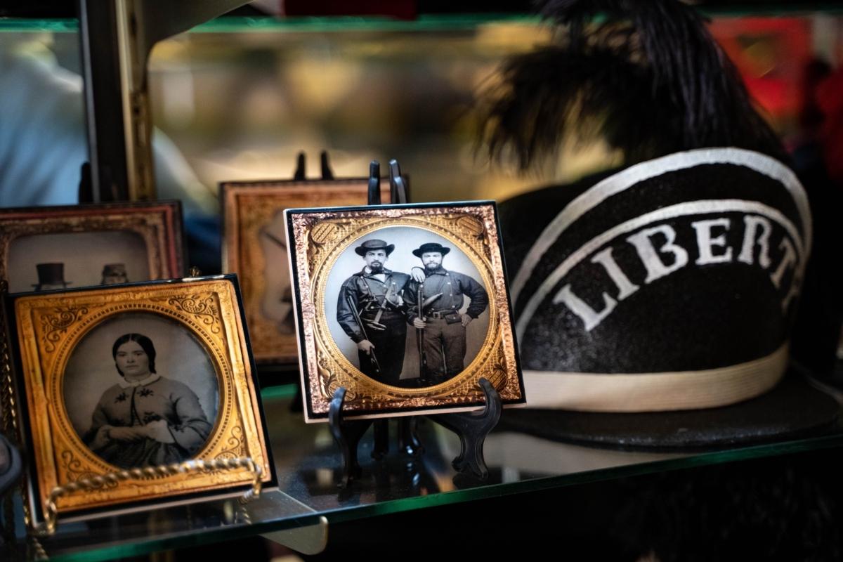 The shop is full of historical memorabilia, including photos of Confederate soldiers and Civil War families. (Samira Bouaou/The Epoch Times)