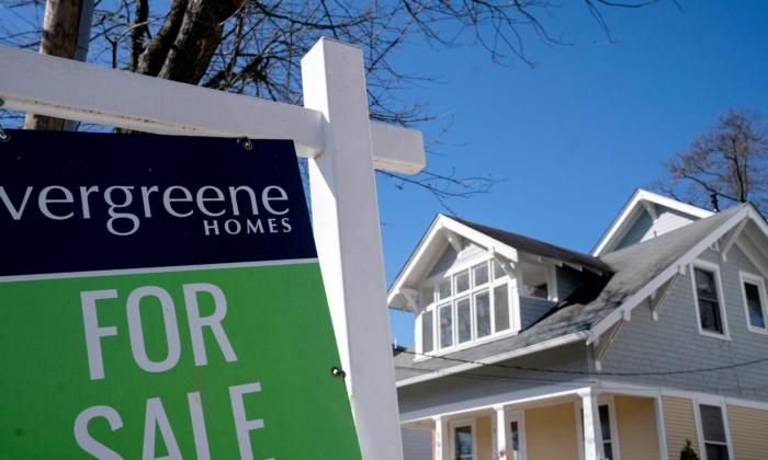 US Mortgage Rates Fall in Biggest Decline Since March