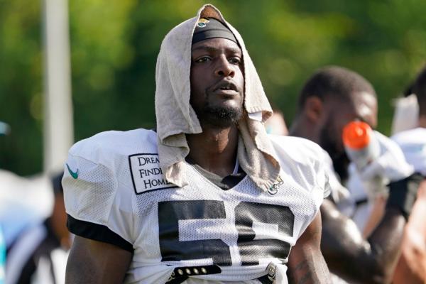 Then-Jacksonville Jaguars linebacker Rashod Berry cools off while taking a break during an NFL football practice in Jacksonville, Fla., on July 30, 2022. (John Raoux/AP Photo)