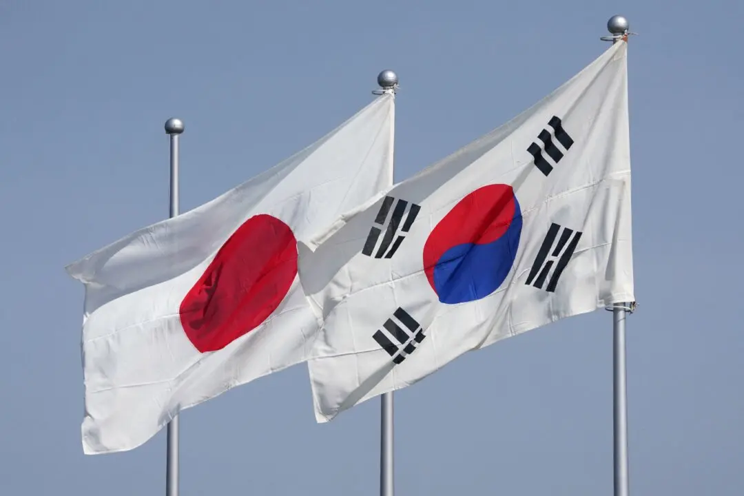 Japan, South Korea Agree to Strengthen Defense Cooperation