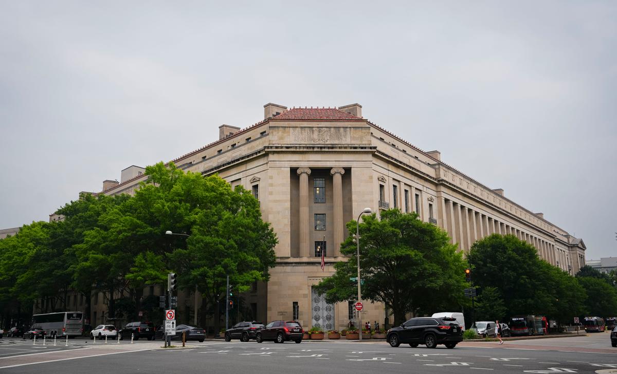 IN-DEPTH: Conservative Group Lays Out Plan to Gut Administrative State on Day 1 of 2nd Trump Term