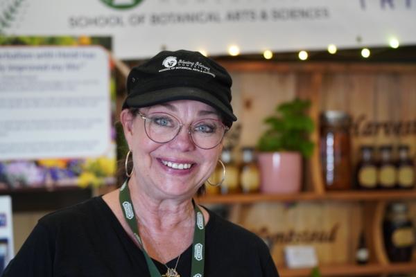 Heidi Villegas of Healing Harvest Homestead School of Botanical Arts and Sciences was among 70 vendors at The Modern Homesteading Conference on June 30, 2023. (Allan Stein/The Epoch Times)